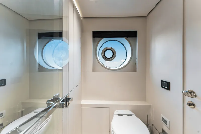 Slide: The Image of Azimut MAGELLANO 25 METRI 2023 - 39