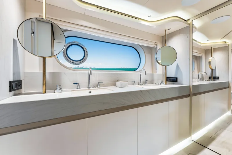 Slide: The Image of Azimut MAGELLANO 25 METRI 2023 - 41