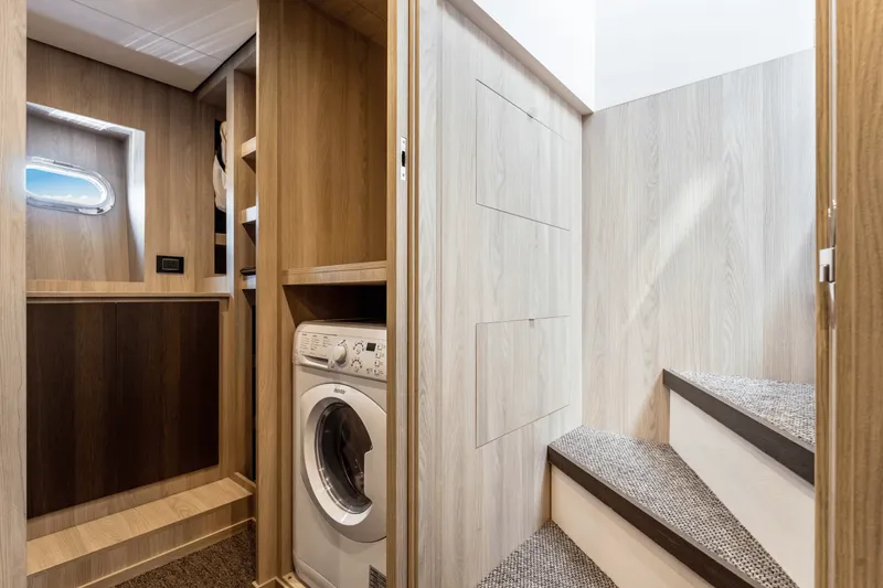 Slide: The Image of Azimut MAGELLANO 25 METRI 2023 - 96