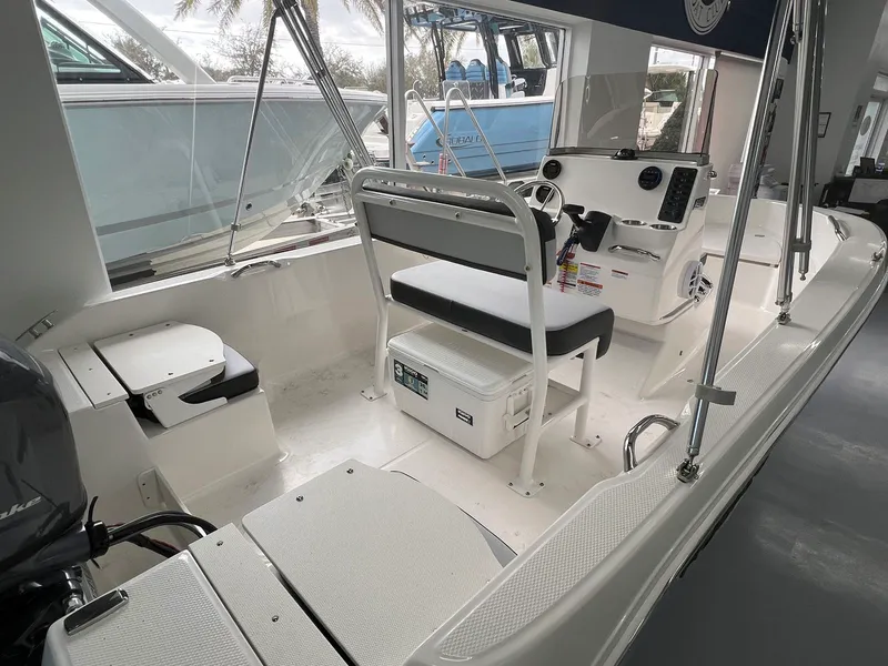 Slide: The Image of Robalo R160 2026 - 3