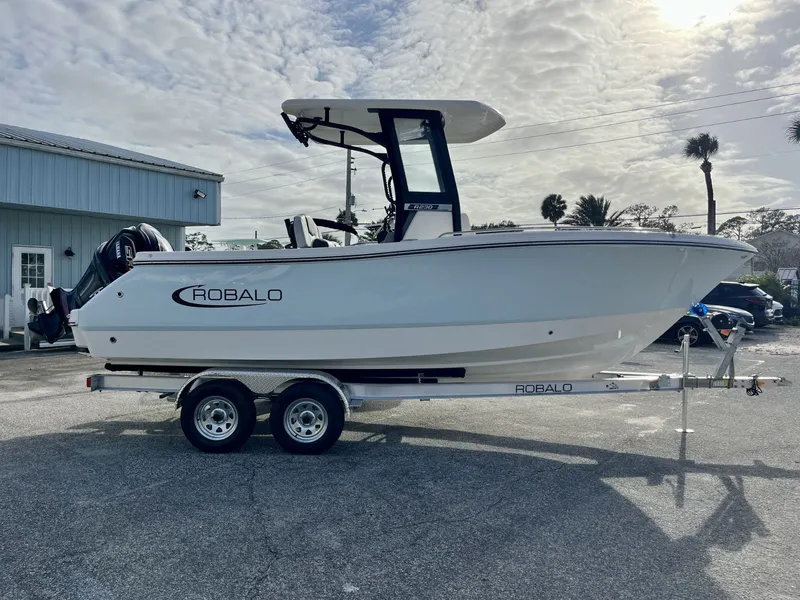 The Image of Robalo R230 2027 - 0