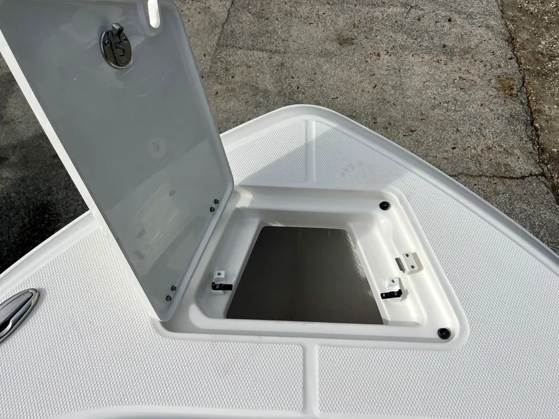 Slide: The Image of Robalo R230 2027 - 25