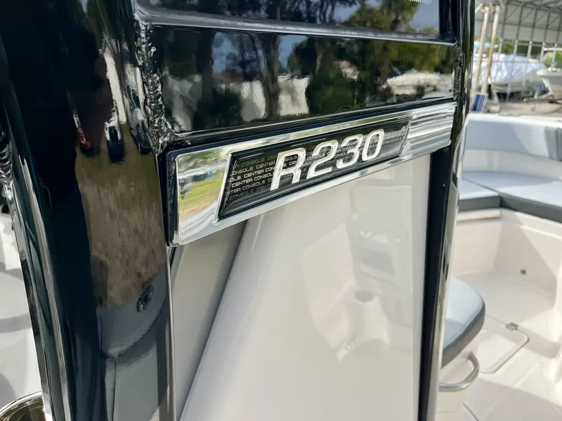 Slide: The Image of Robalo R230 2027 - 33