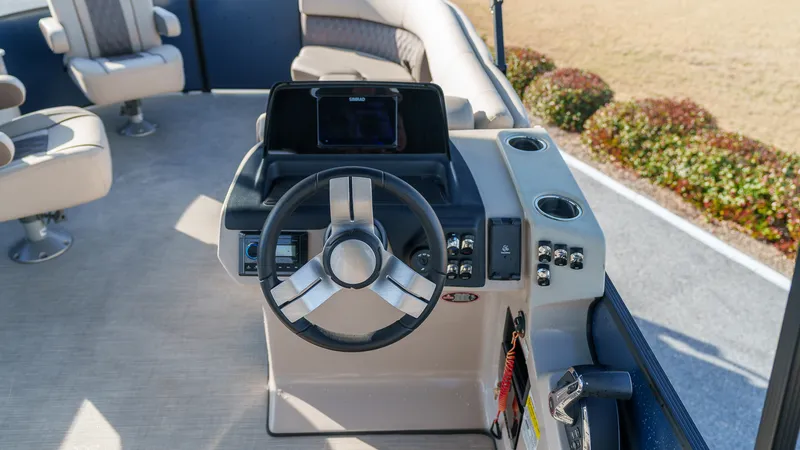 Slide: The Image of Harris Sunliner 230 2024 - 12