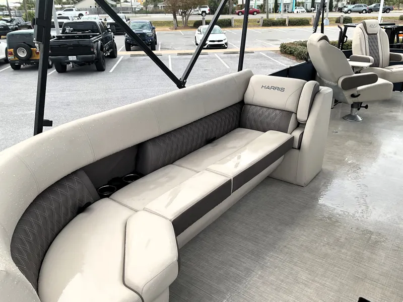 Slide: The Image of Harris Sunliner 230 2024 - 13