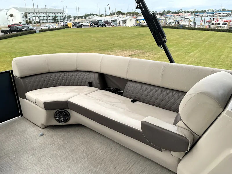 Slide: The Image of Harris Sunliner 230 2024 - 17