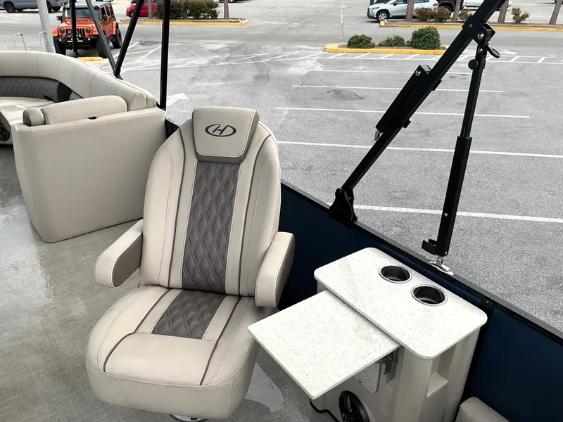 Slide: The Image of Harris Sunliner 230 2024 - 19