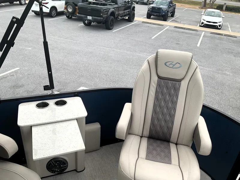 Slide: The Image of Harris Sunliner 230 2024 - 20