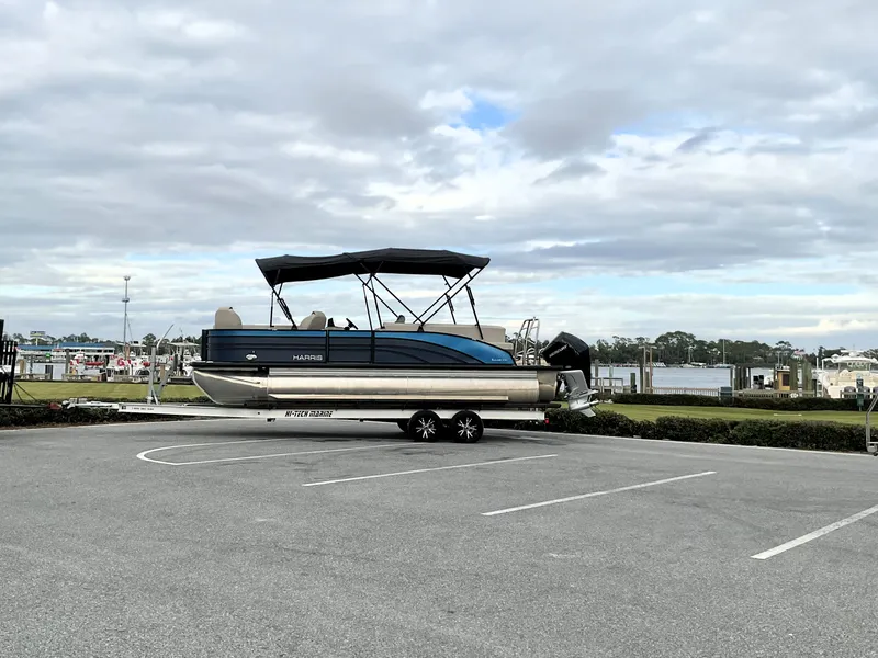 Slide: The Image of Harris Sunliner 230 2024 - 28