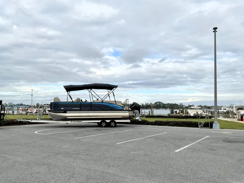 Slide: The Image of Harris Sunliner 230 2024 - 29