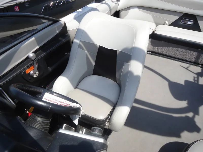 Slide: The Image of Malibu Boats 22 VLX 2015 - 3