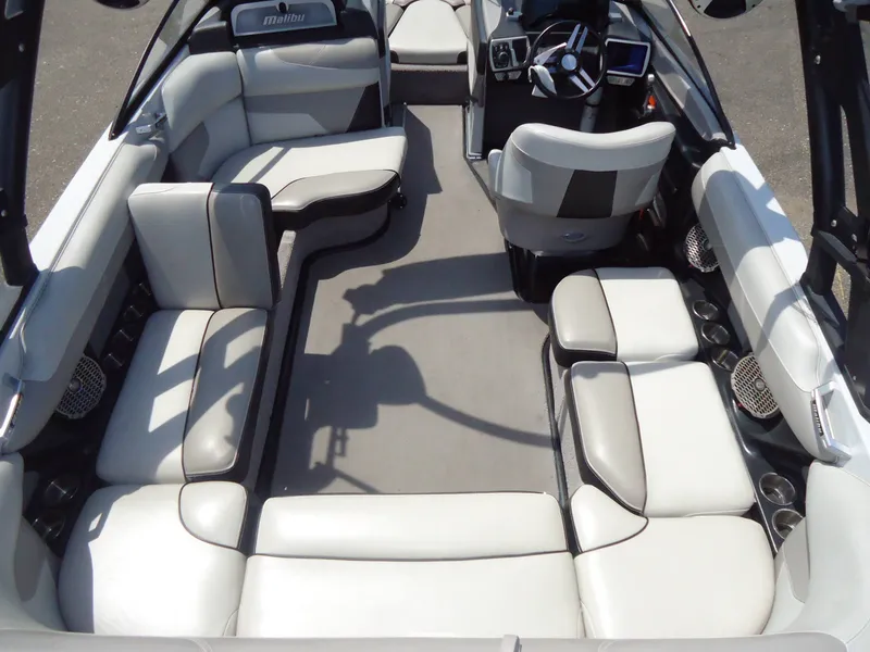 Slide: The Image of Malibu Boats 22 VLX 2015 - 5