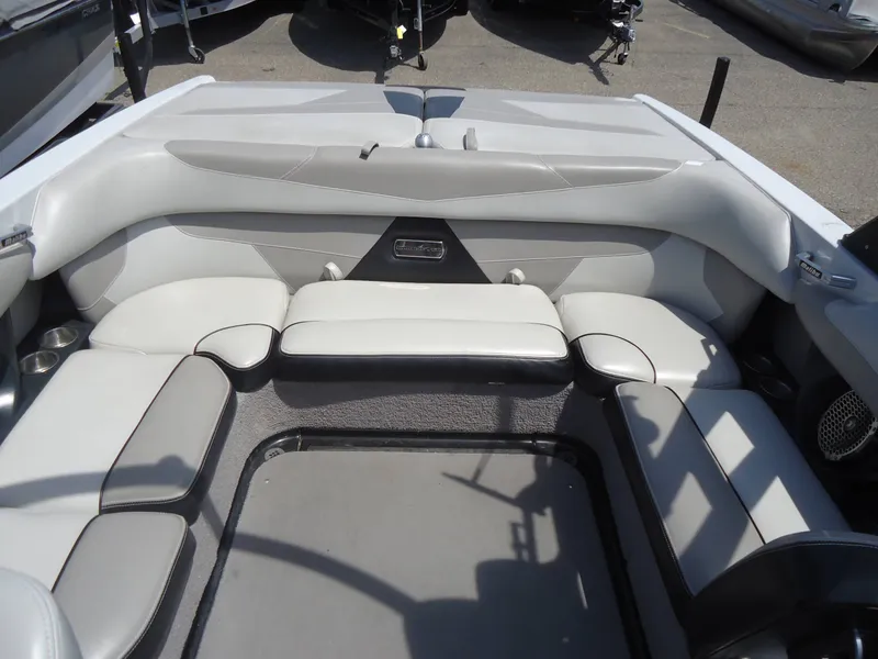 Slide: The Image of Malibu Boats 22 VLX 2015 - 2