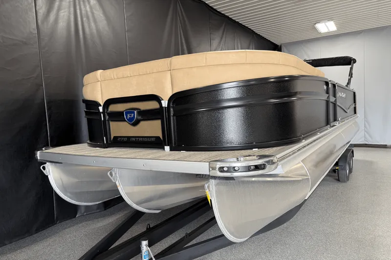 Slide: The Image of Premier 270 Intrigue 2024 - 5