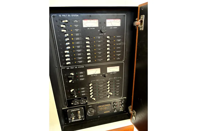 Slide: The Image of Jupiter 35 Convertible 2004 - 27