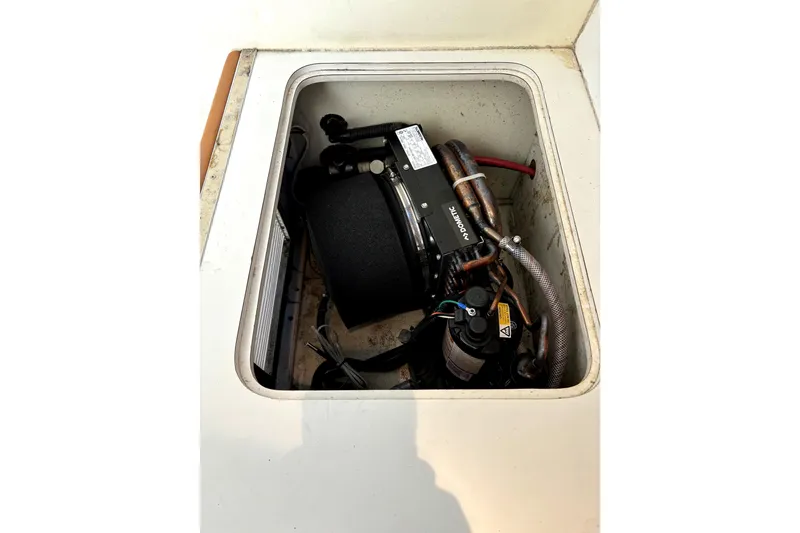 Slide: The Image of Jupiter 35 Convertible 2004 - 26