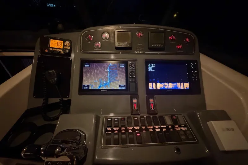 Slide: The Image of Pursuit 3800 Express 2002 - 11