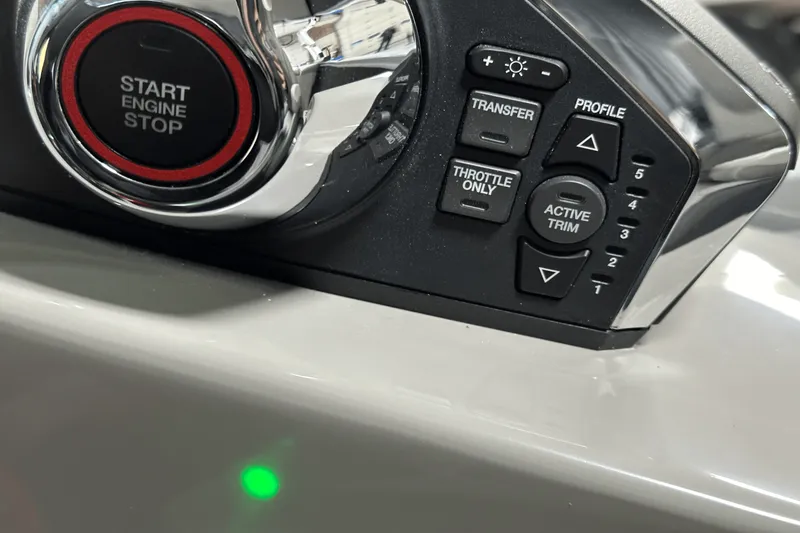 Slide: The Image of Premier 250 Solaris Sport 2024 - 100