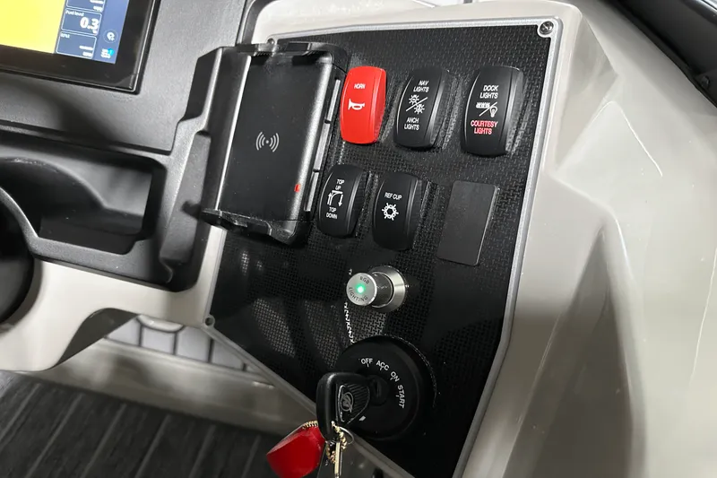 Slide: The Image of Premier 250 Solaris Sport 2024 - 104