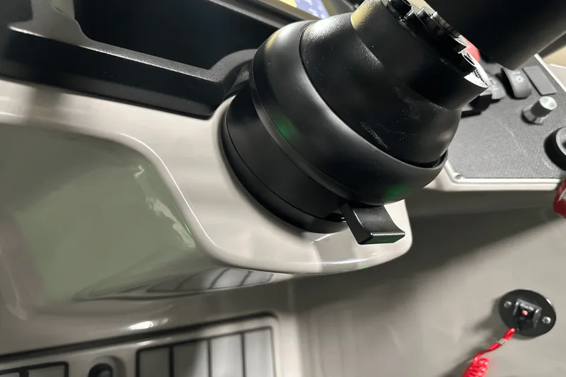 Slide: The Image of Premier 250 Solaris Sport 2024 - 108