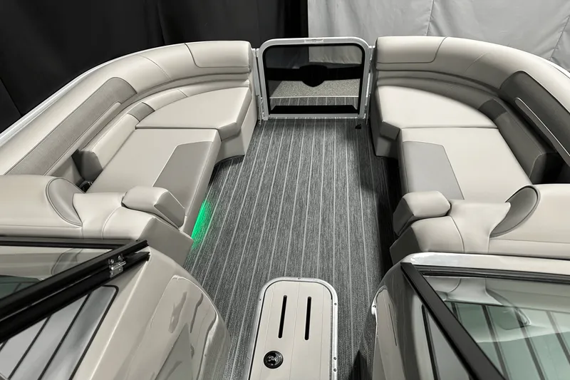 Slide: The Image of Premier 250 Solaris Sport 2024 - 109