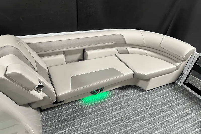 Slide: The Image of Premier 250 Solaris Sport 2024 - 110