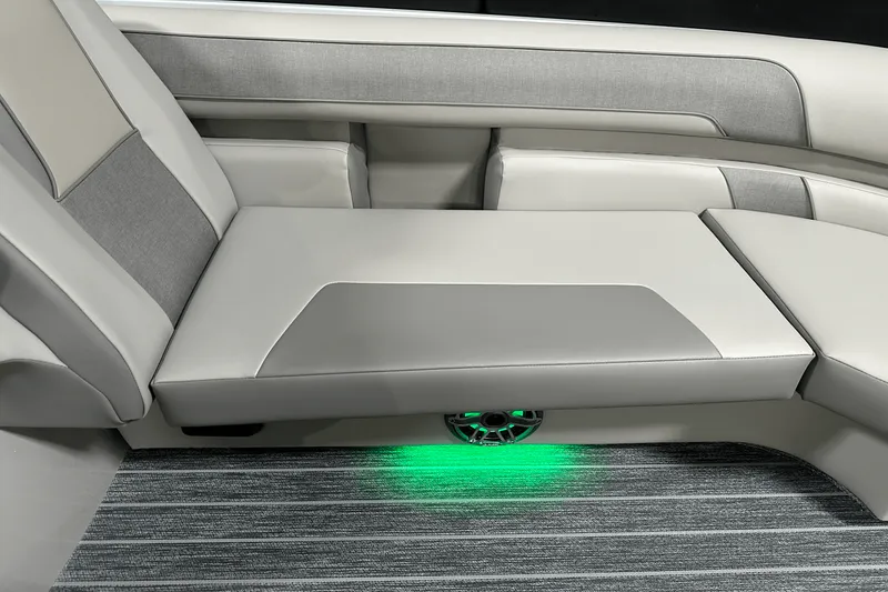 Slide: The Image of Premier 250 Solaris Sport 2024 - 114