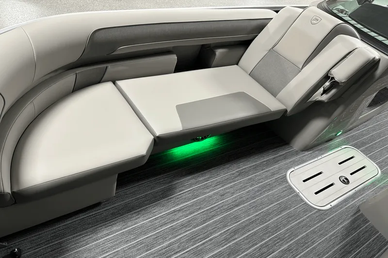 Slide: The Image of Premier 250 Solaris Sport 2024 - 118