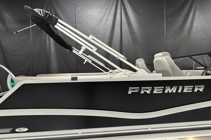 Slide: The Image of Premier 250 Solaris Sport 2024 - 12