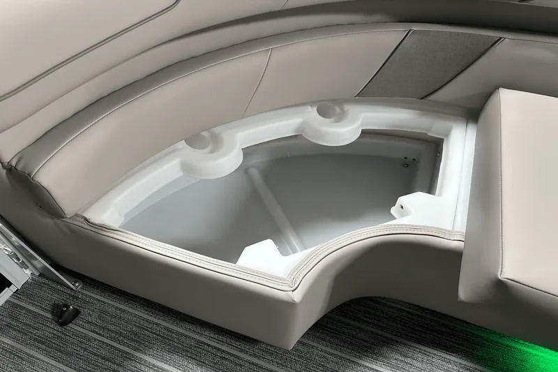 Slide: The Image of Premier 250 Solaris Sport 2024 - 120