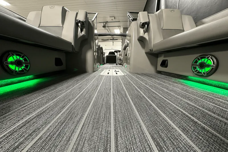 Slide: The Image of Premier 250 Solaris Sport 2024 - 125