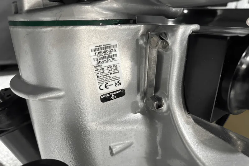 Slide: The Image of Premier 250 Solaris Sport 2024 - 128