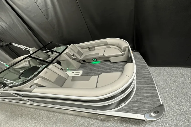 Slide: The Image of Premier 250 Solaris Sport 2024 - 14