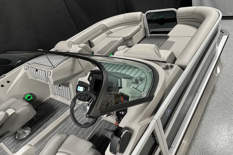 Slide: The Image of Premier 250 Solaris Sport 2024 - 15