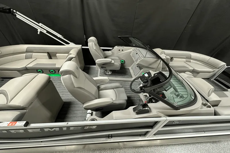 Slide: The Image of Premier 250 Solaris Sport 2024 - 16