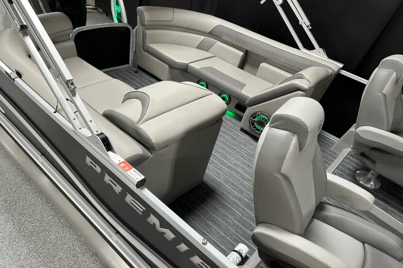 Slide: The Image of Premier 250 Solaris Sport 2024 - 17