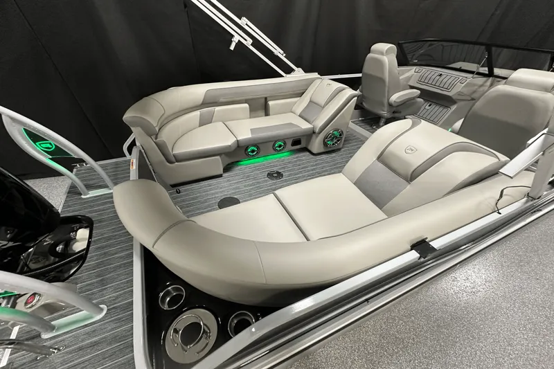 Slide: The Image of Premier 250 Solaris Sport 2024 - 21