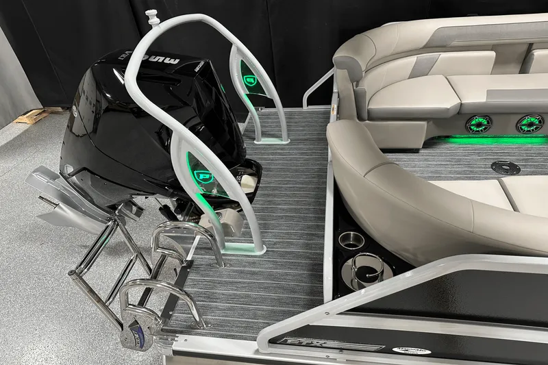 Slide: The Image of Premier 250 Solaris Sport 2024 - 22