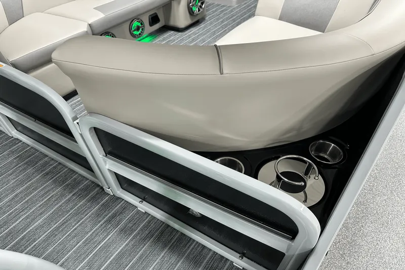 Slide: The Image of Premier 250 Solaris Sport 2024 - 36