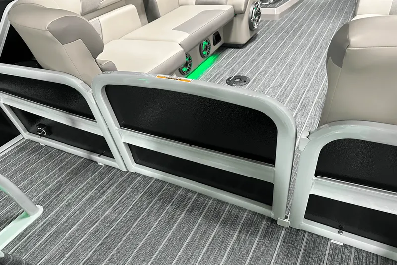 Slide: The Image of Premier 250 Solaris Sport 2024 - 40