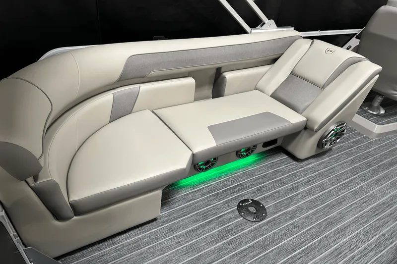 Slide: The Image of Premier 250 Solaris Sport 2024 - 45