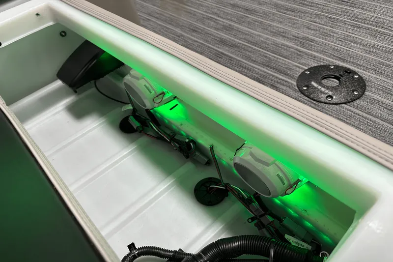 Slide: The Image of Premier 250 Solaris Sport 2024 - 50