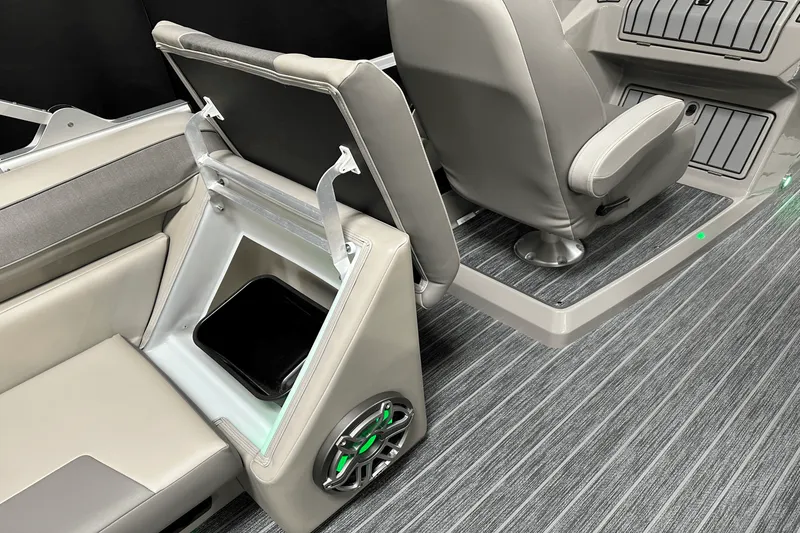 Slide: The Image of Premier 250 Solaris Sport 2024 - 54