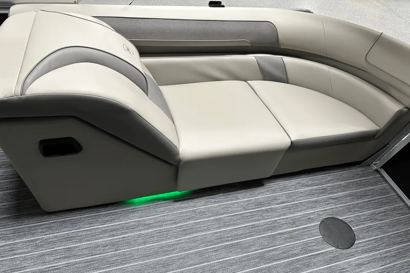 Slide: The Image of Premier 250 Solaris Sport 2024 - 64