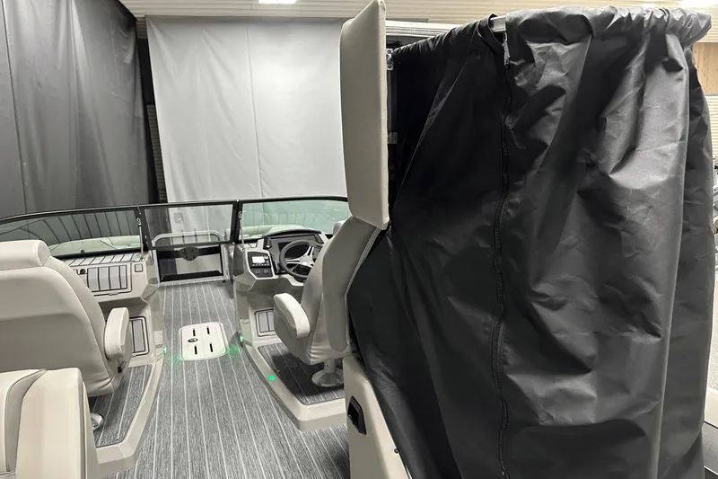 Slide: The Image of Premier 250 Solaris Sport 2024 - 68