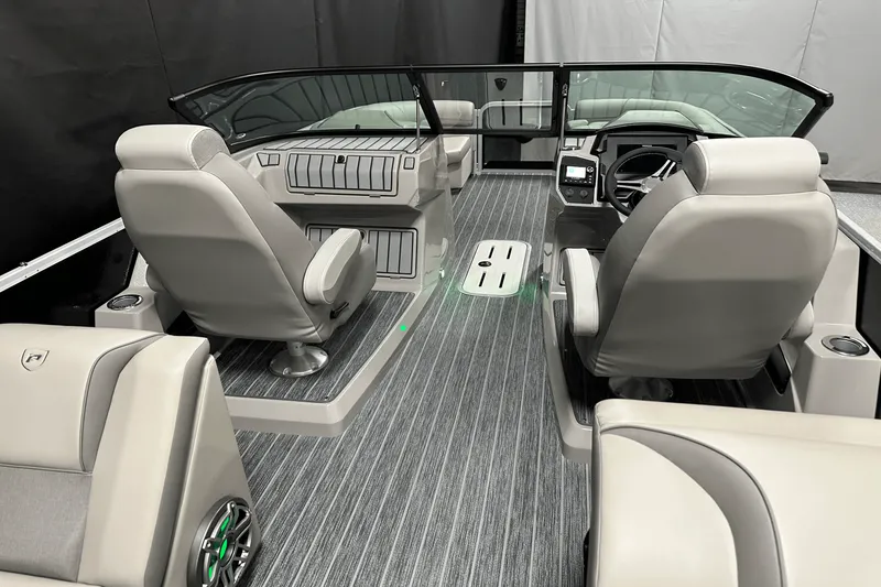 Slide: The Image of Premier 250 Solaris Sport 2024 - 71