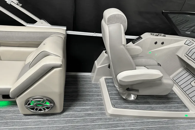 Slide: The Image of Premier 250 Solaris Sport 2024 - 72