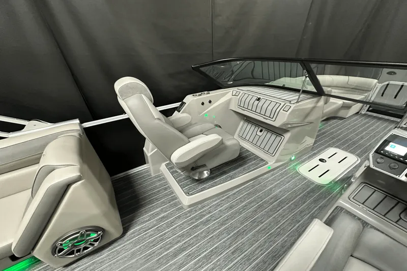 Slide: The Image of Premier 250 Solaris Sport 2024 - 73