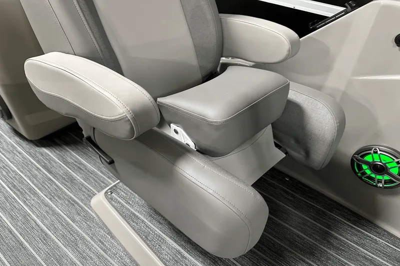 Slide: The Image of Premier 250 Solaris Sport 2024 - 75