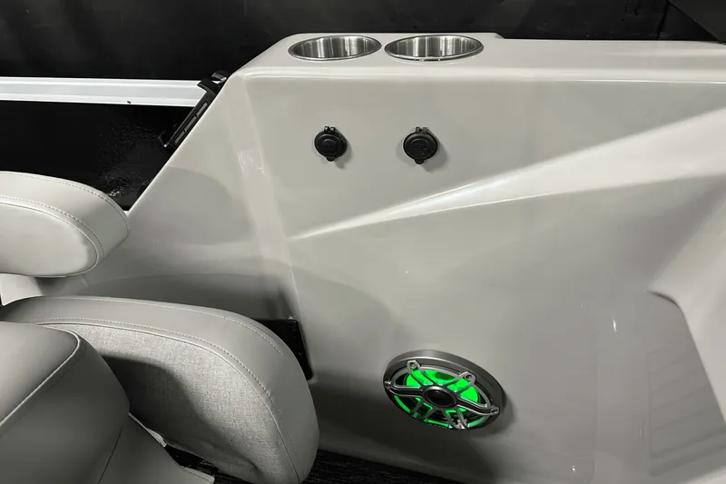 Slide: The Image of Premier 250 Solaris Sport 2024 - 76